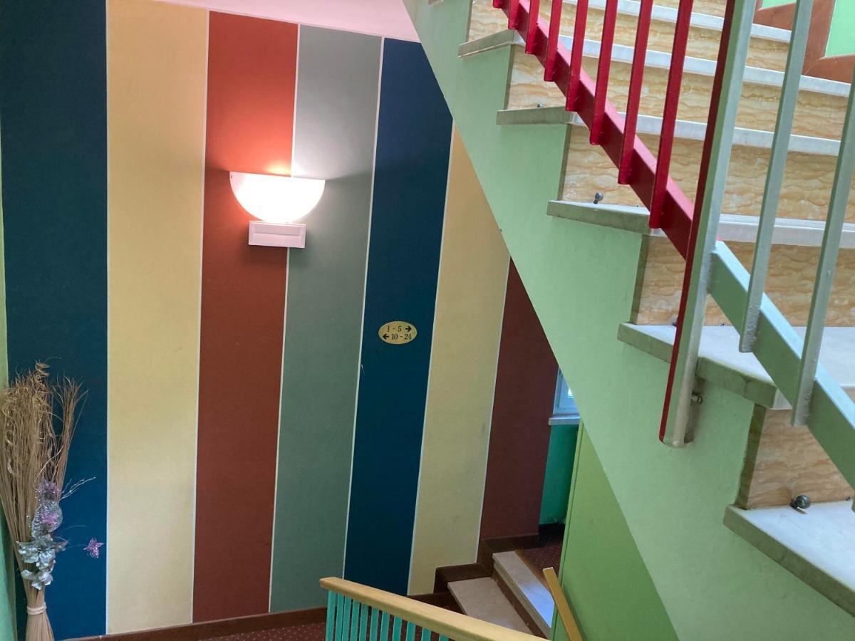 טוסקולנו מדרנו Route77 Hostel מראה חיצוני תמונה